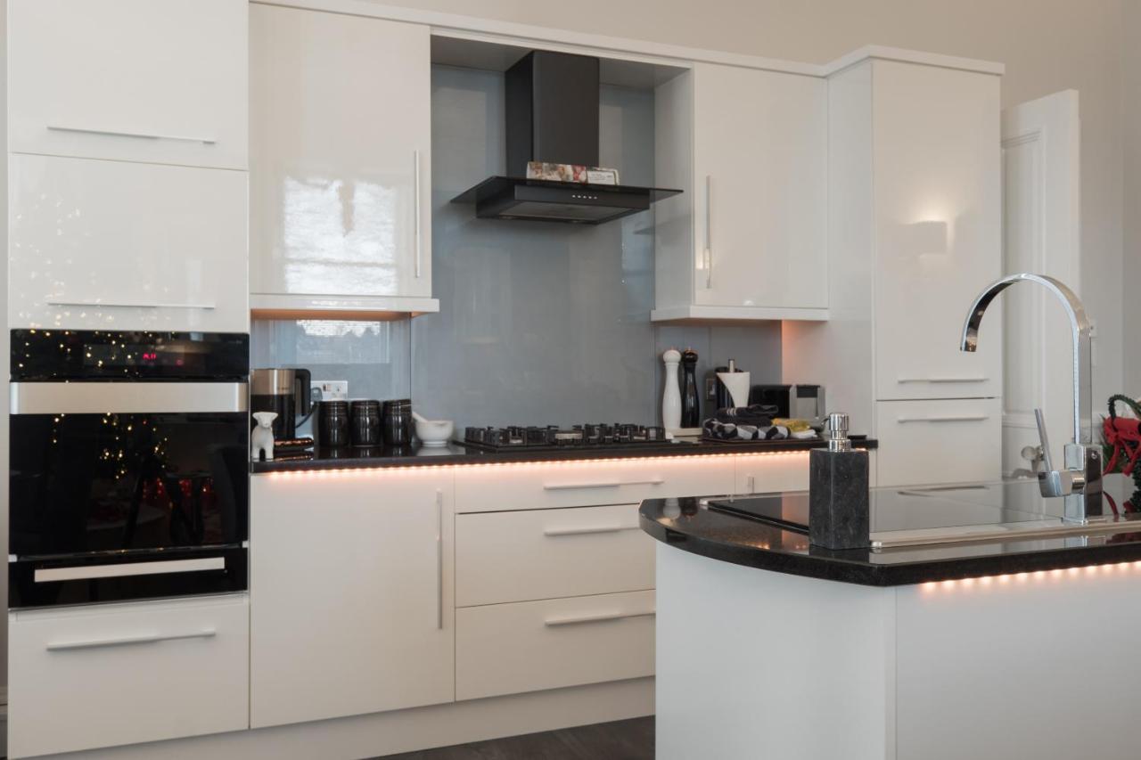 Marks At The Manor Luxury Riverside Apartments - Sleeps Up To 4, With Parking And Sky Tv Aberdeen Exteriör bild